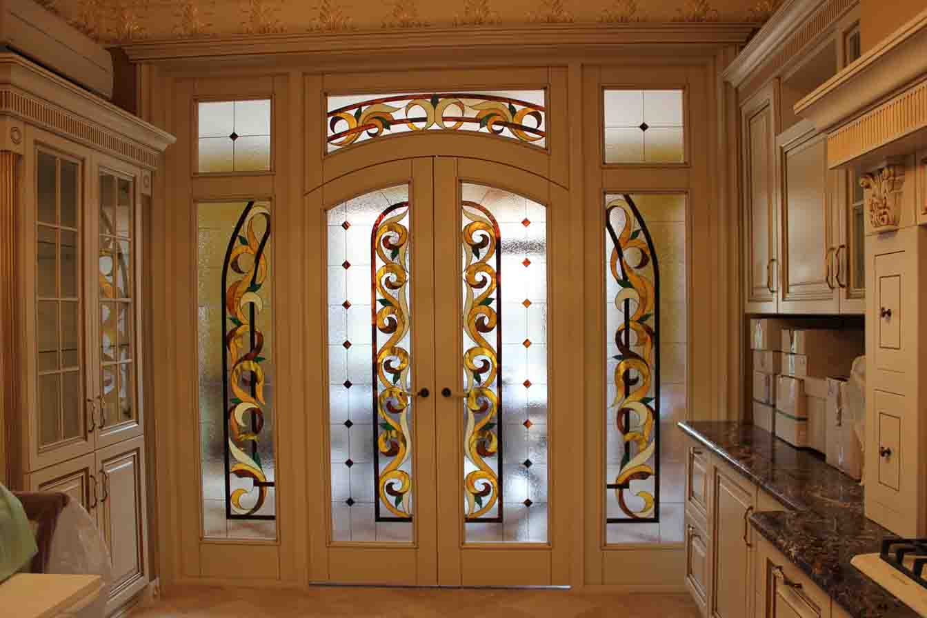 Дверь, со стеклом «Тифани», массив клен